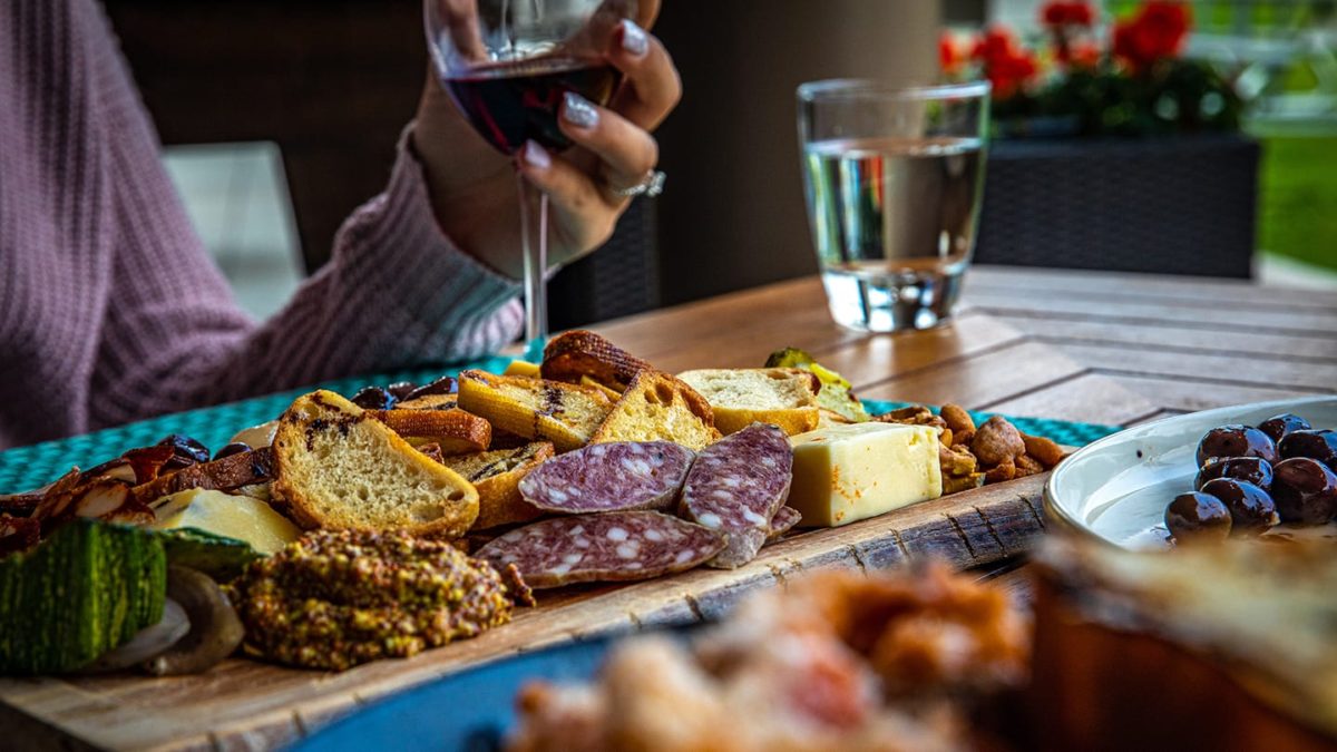 Top 5 Winery Restaurants In Kelowna Vivid Tours Kelowna Wine And