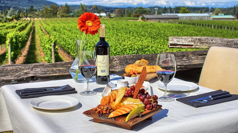 6 Best Wineries And Cideries Near Victoria Vivid Tours Kelowna